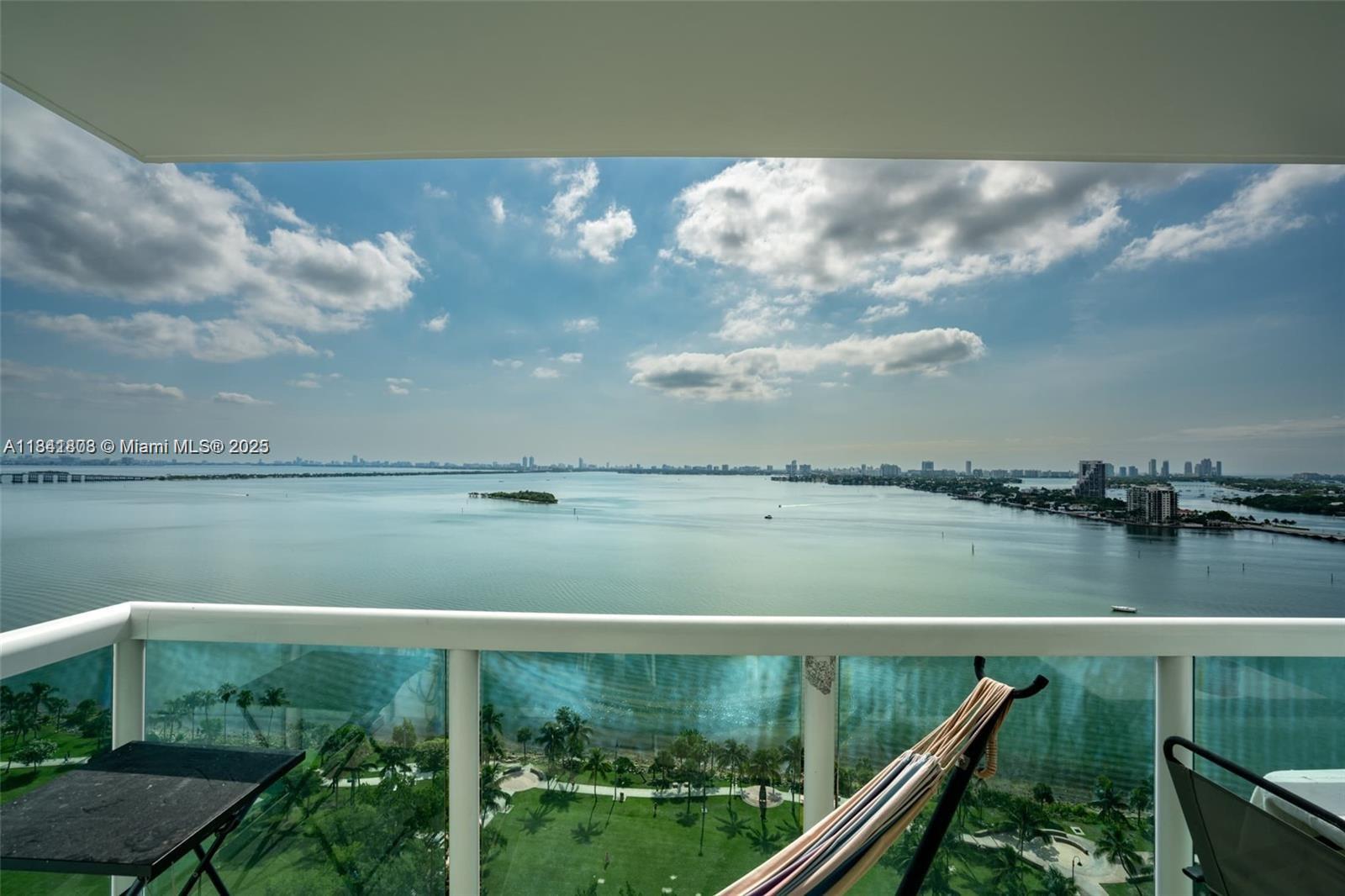 1800 N Bayshore Dr 3909