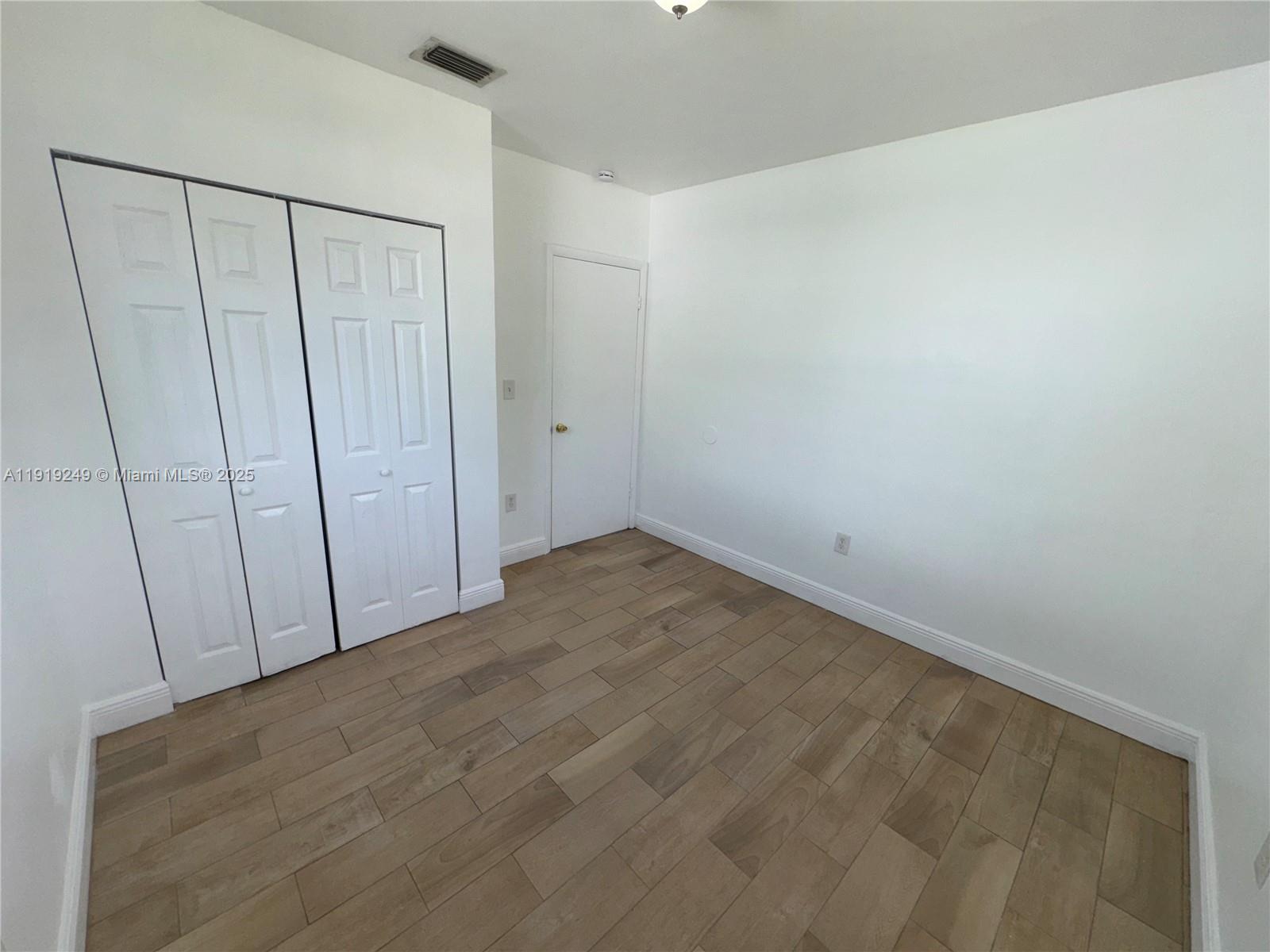 LINCOLN ESTS - Residential Lease