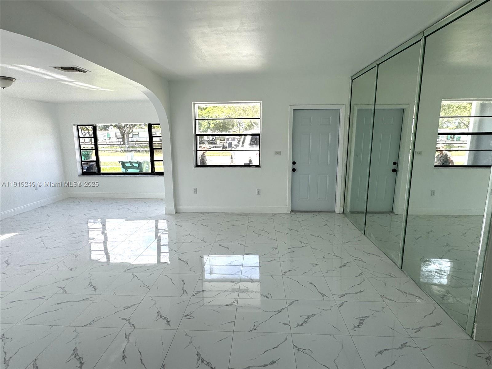 LINCOLN ESTS - Residential Lease