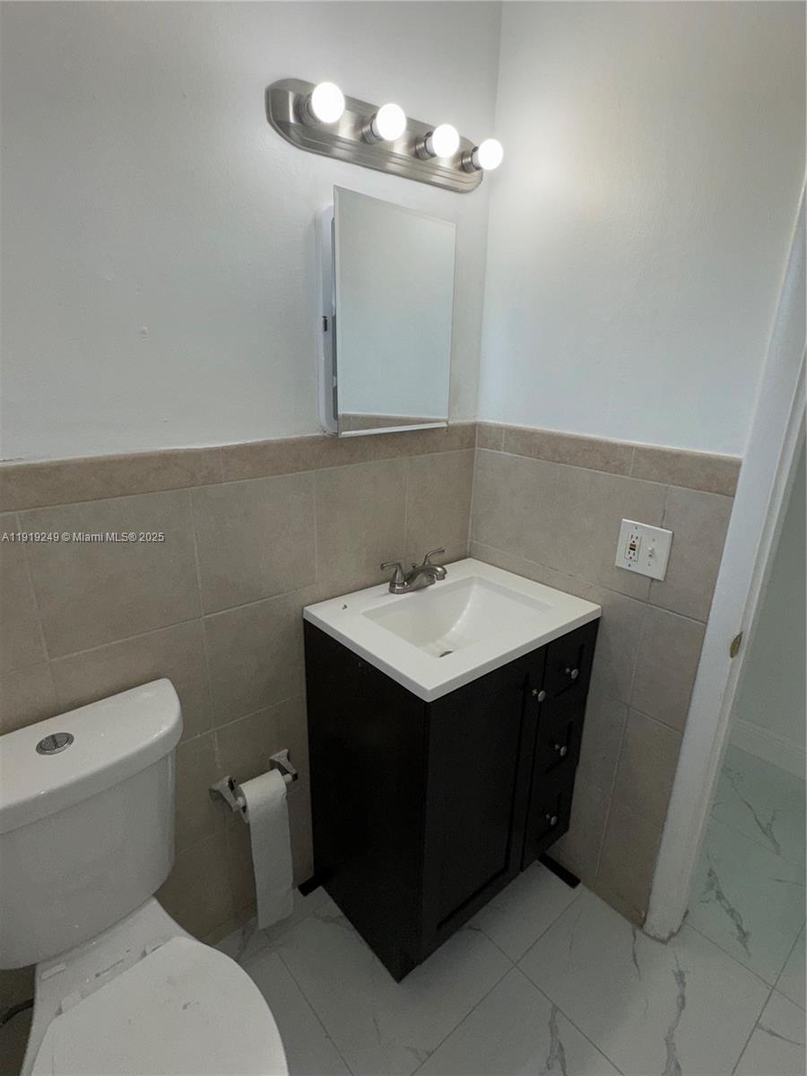 LINCOLN ESTS - Residential Lease