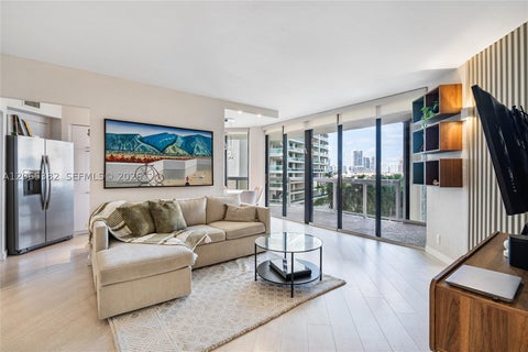 Photo of 20185 E Country Club Dr #604+DEN, Aventura, FL 33180 (MLS # A12065382)