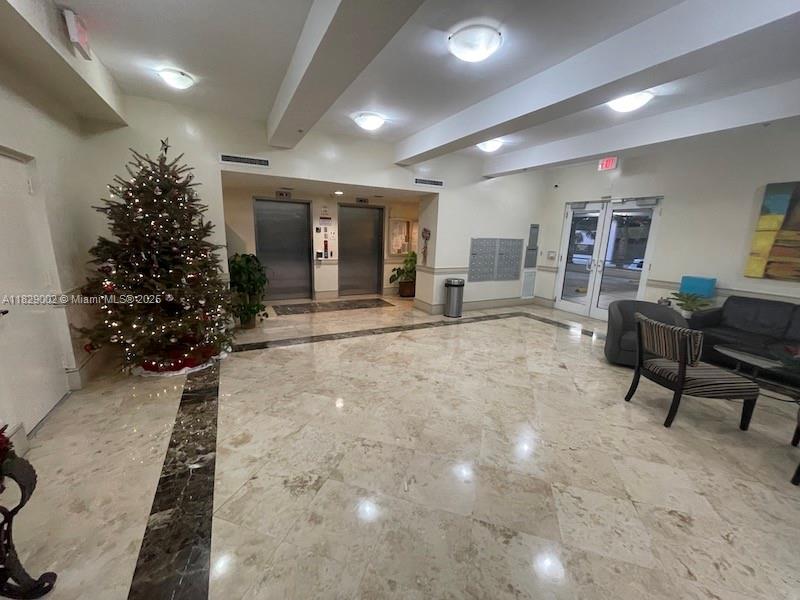 Fantastic top-floor 1BD/1.5BA condo in the heart of Coral Way! Bright 740 sqft unit with open layout, stainless steel appliances, granite countertops, walk-in closet, and guest half bath. Amenities include pool, gym, tennis, and 24/7 security. Walk to shops, cafes, and Metrorail. Just 10 mins to Brickell!