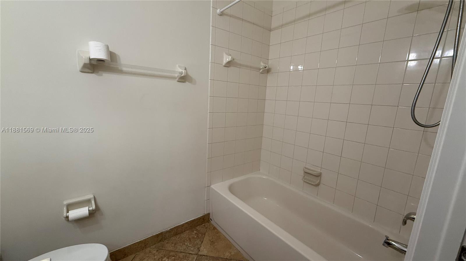 HAMPTON HILLS CONDO - Residential Lease