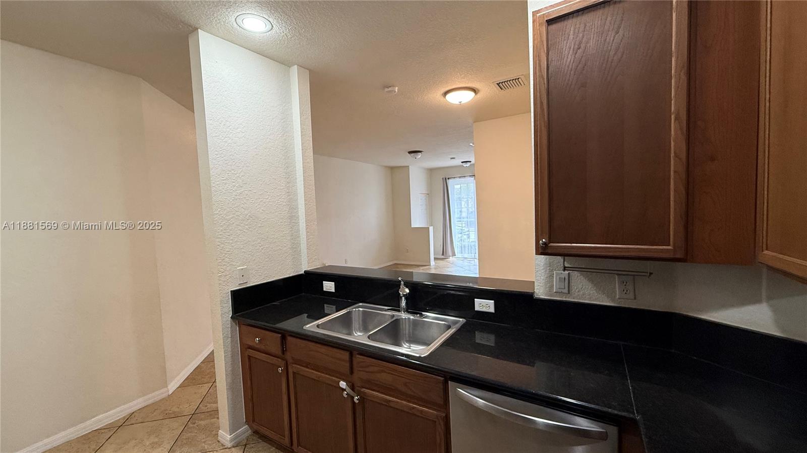 HAMPTON HILLS CONDO - Residential Lease