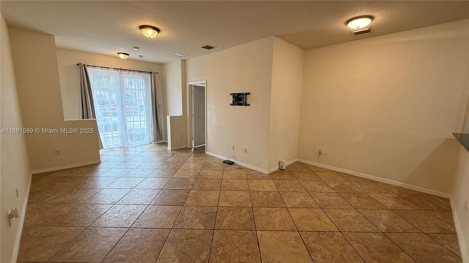 HAMPTON HILLS CONDO - Residential Lease