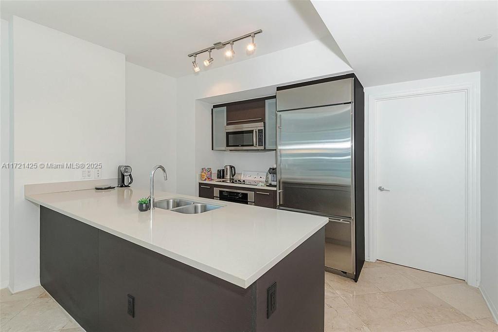 500 BRICKELL WEST CONDO - Residential