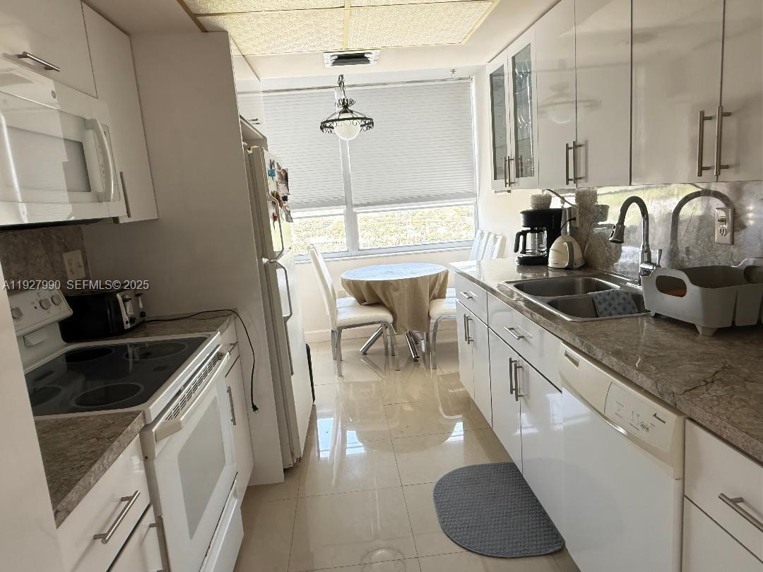 DEL PRADO MARINA - Residential Lease