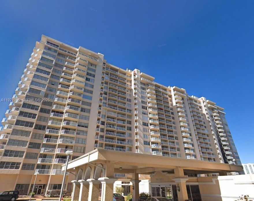GREAT LOCATION IN AVENTURA. SPACIOUS HIGH FLOOR CORNER UNIT 2/2 WITH TWO BALCONIES. WRAP AROUND BALCONY WITH WATER AND CITY VIEWS.