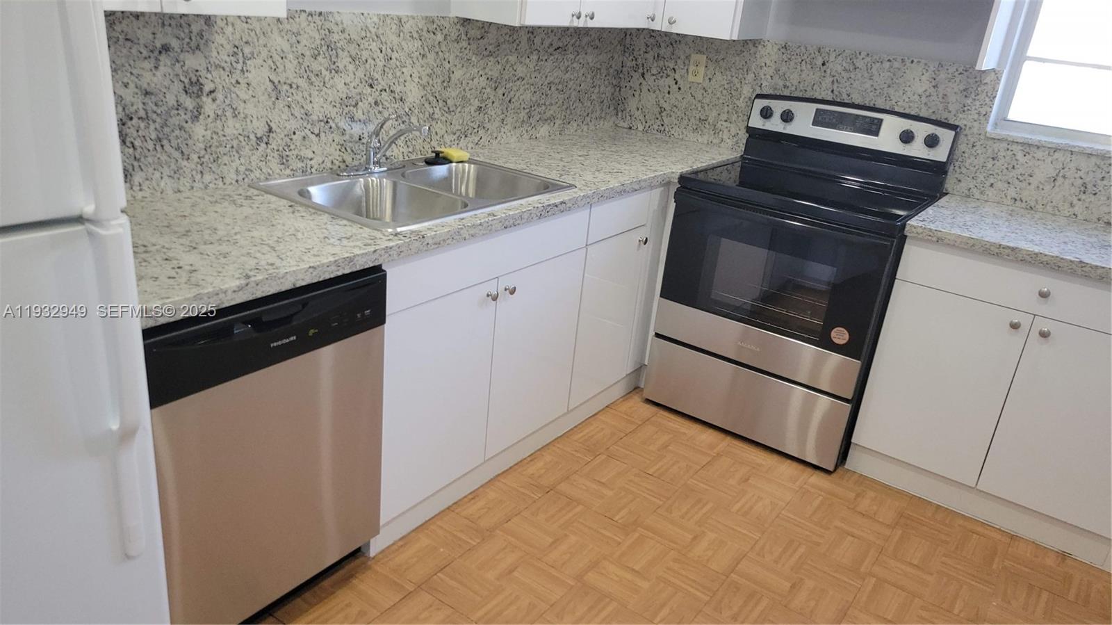 FERNWOODS CONDO NO 3 - Residential Lease