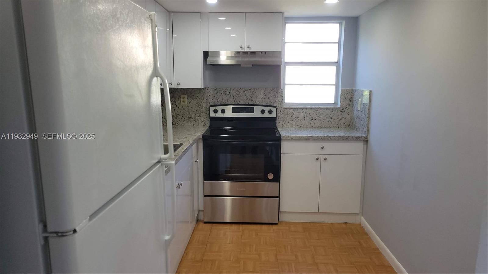 FERNWOODS CONDO NO 3 - Residential Lease