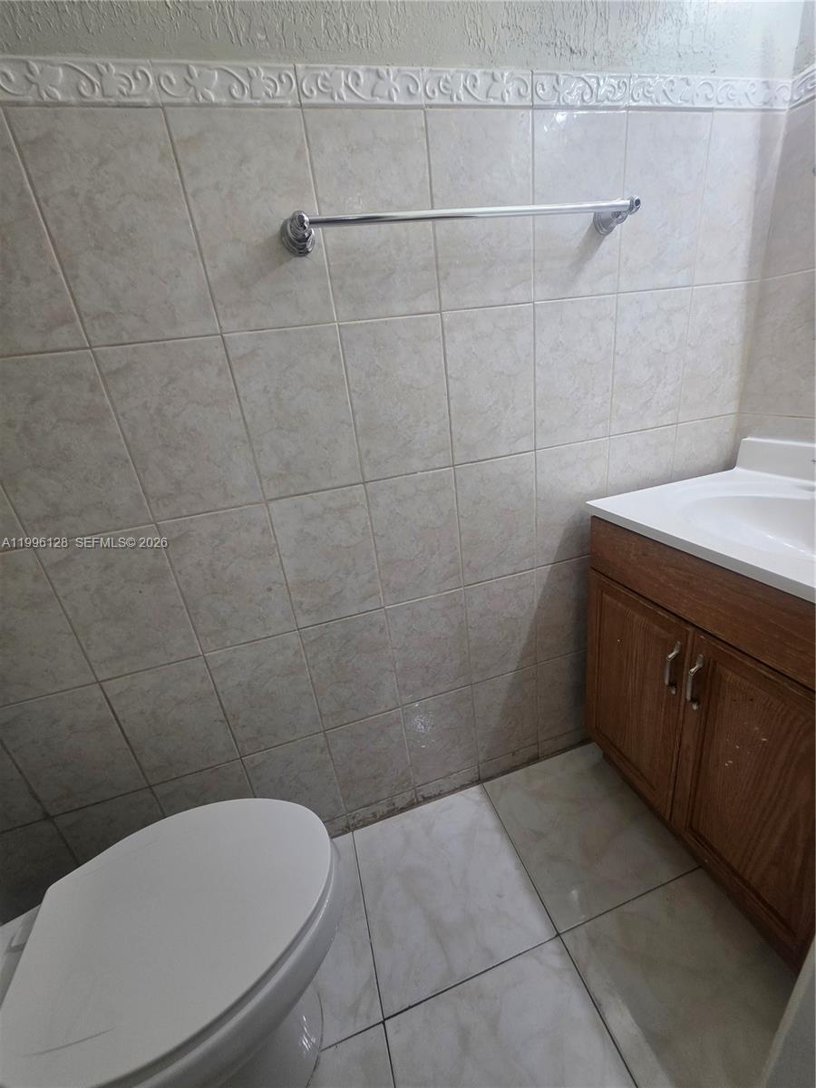 VILLAS UNIVERSITY SQUARE - Residential Lease