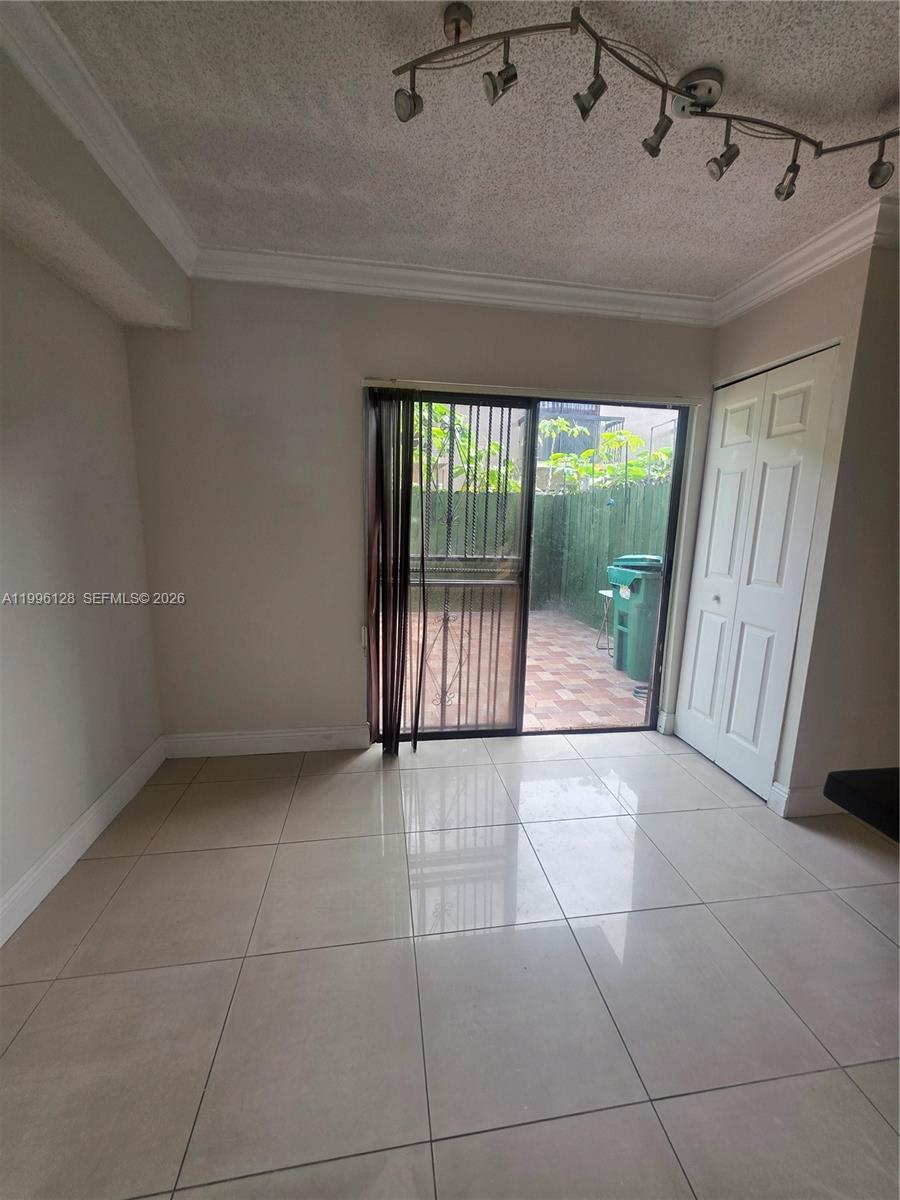 VILLAS UNIVERSITY SQUARE - Residential Lease