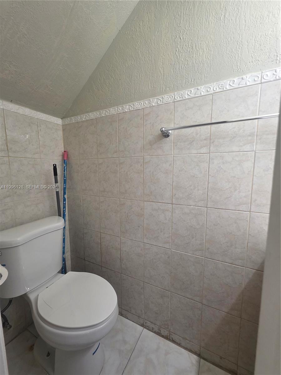 VILLAS UNIVERSITY SQUARE - Residential Lease