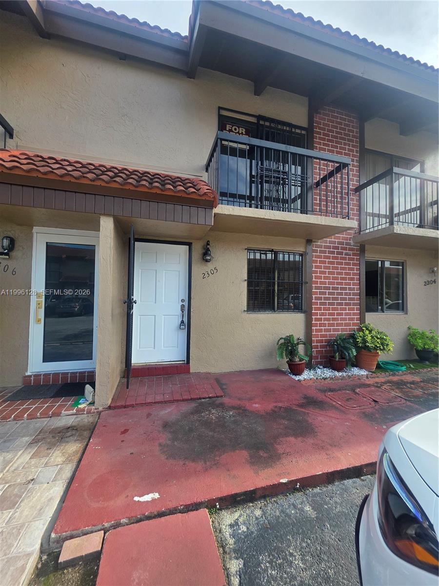 VILLAS UNIVERSITY SQUARE - Residential Lease