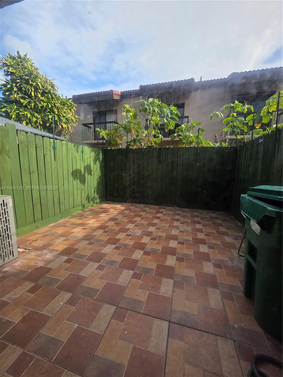 VILLAS UNIVERSITY SQUARE - Residential Lease