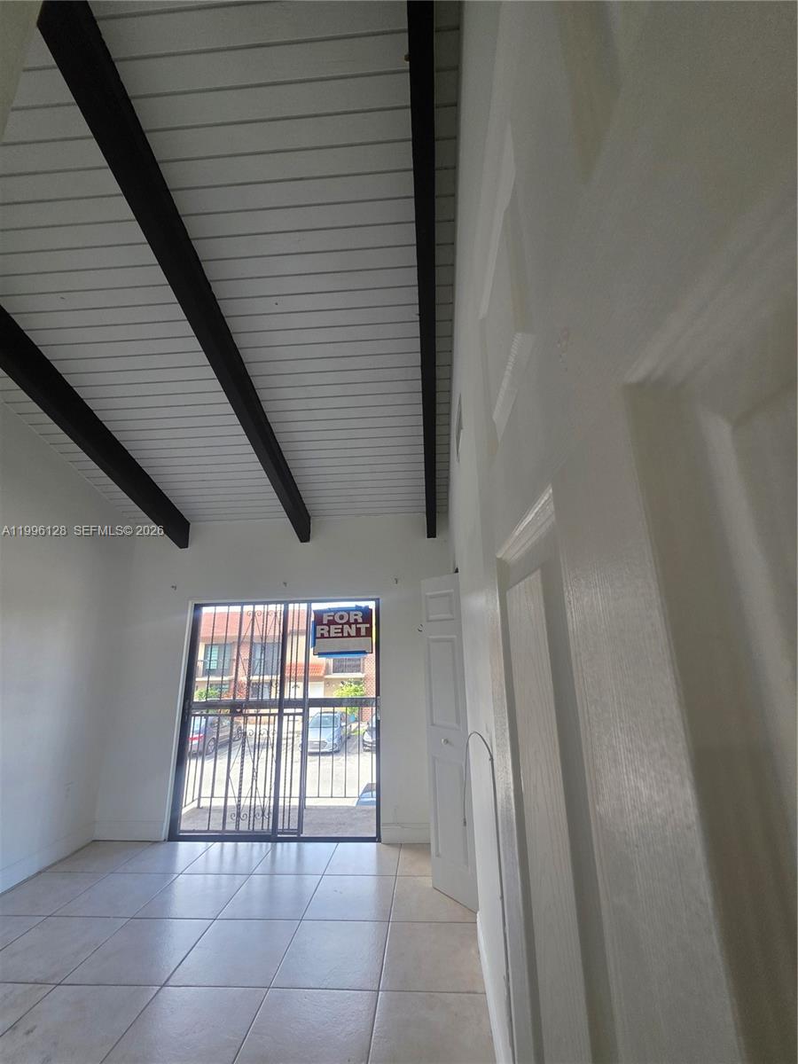 VILLAS UNIVERSITY SQUARE - Residential Lease