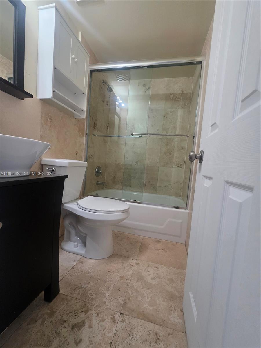 VILLAS UNIVERSITY SQUARE - Residential Lease