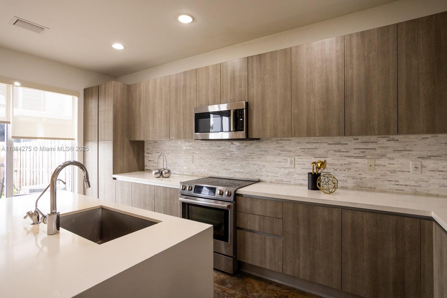 DORAL PALMS NORTH - Residential