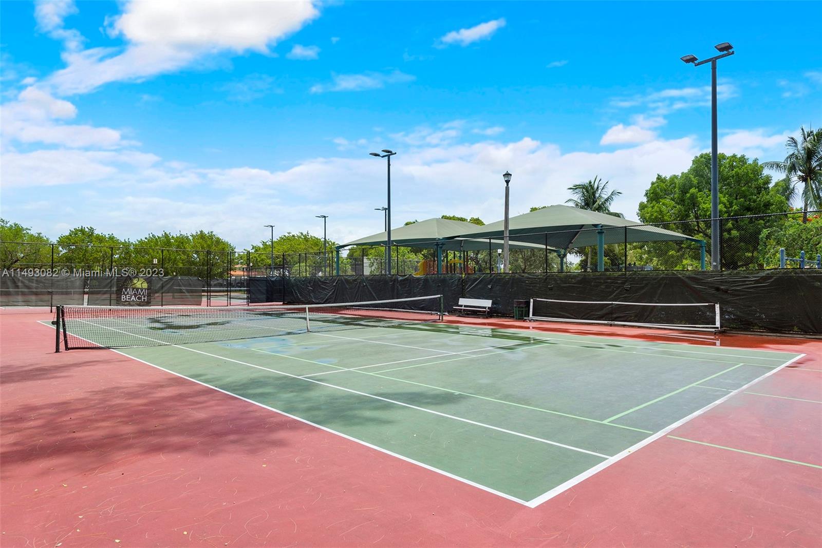 HIBISCUS ISLAND - Land