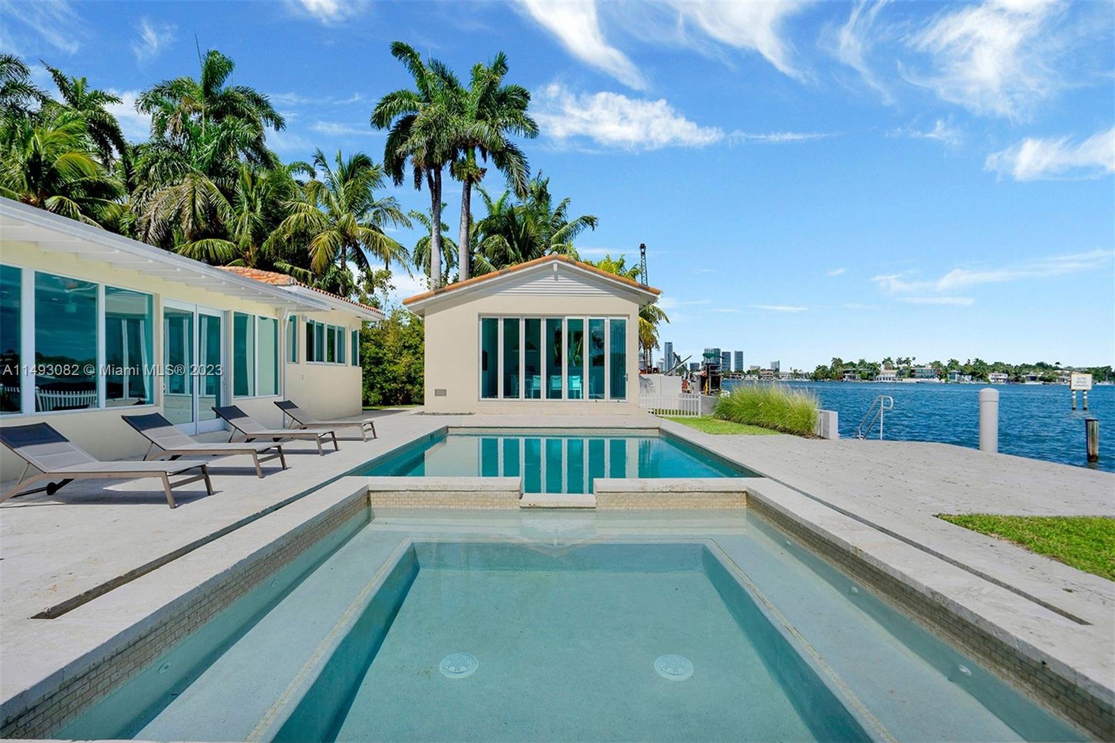 HIBISCUS ISLAND - Land