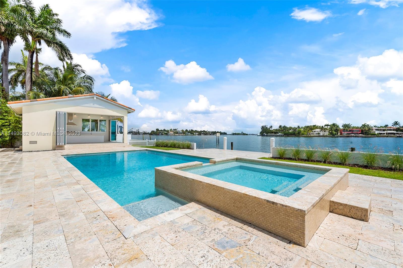 HIBISCUS ISLAND - Land