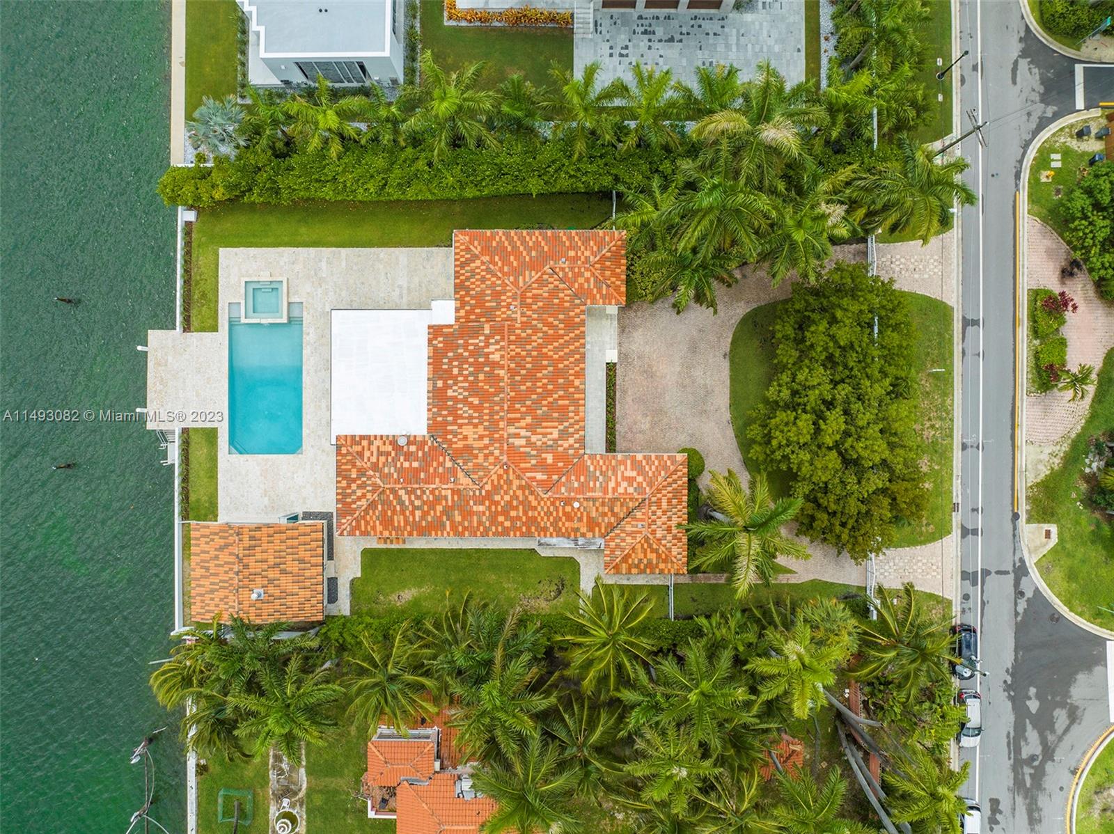 HIBISCUS ISLAND - Land