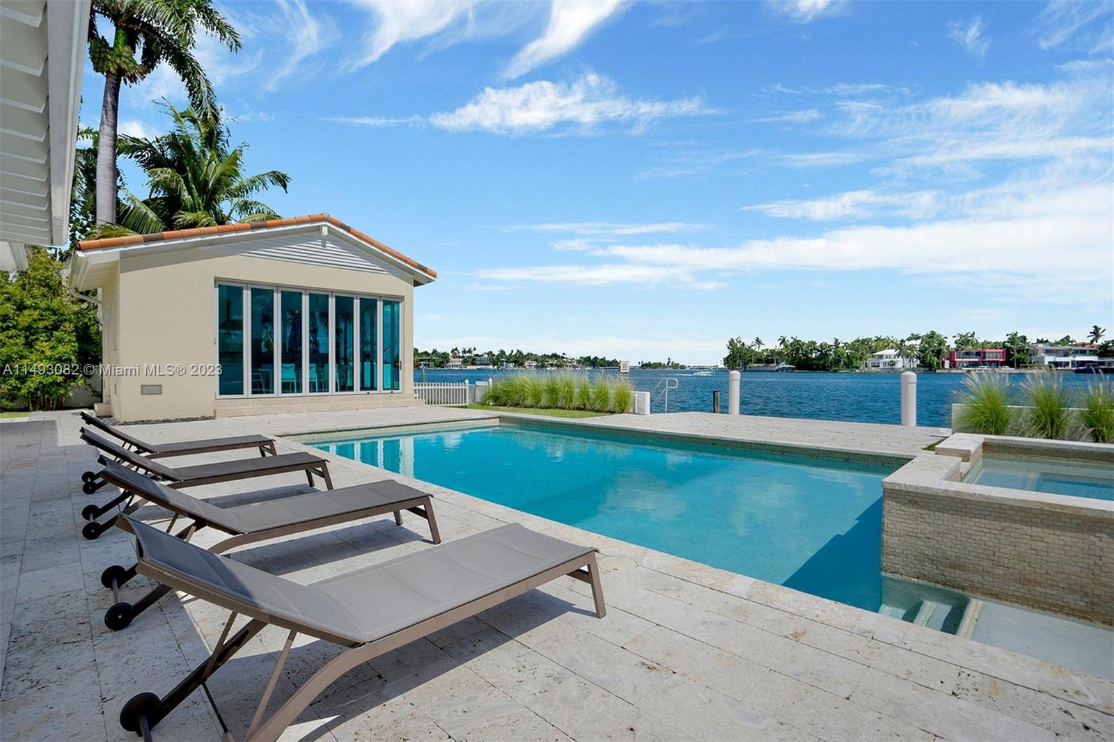 HIBISCUS ISLAND - Land