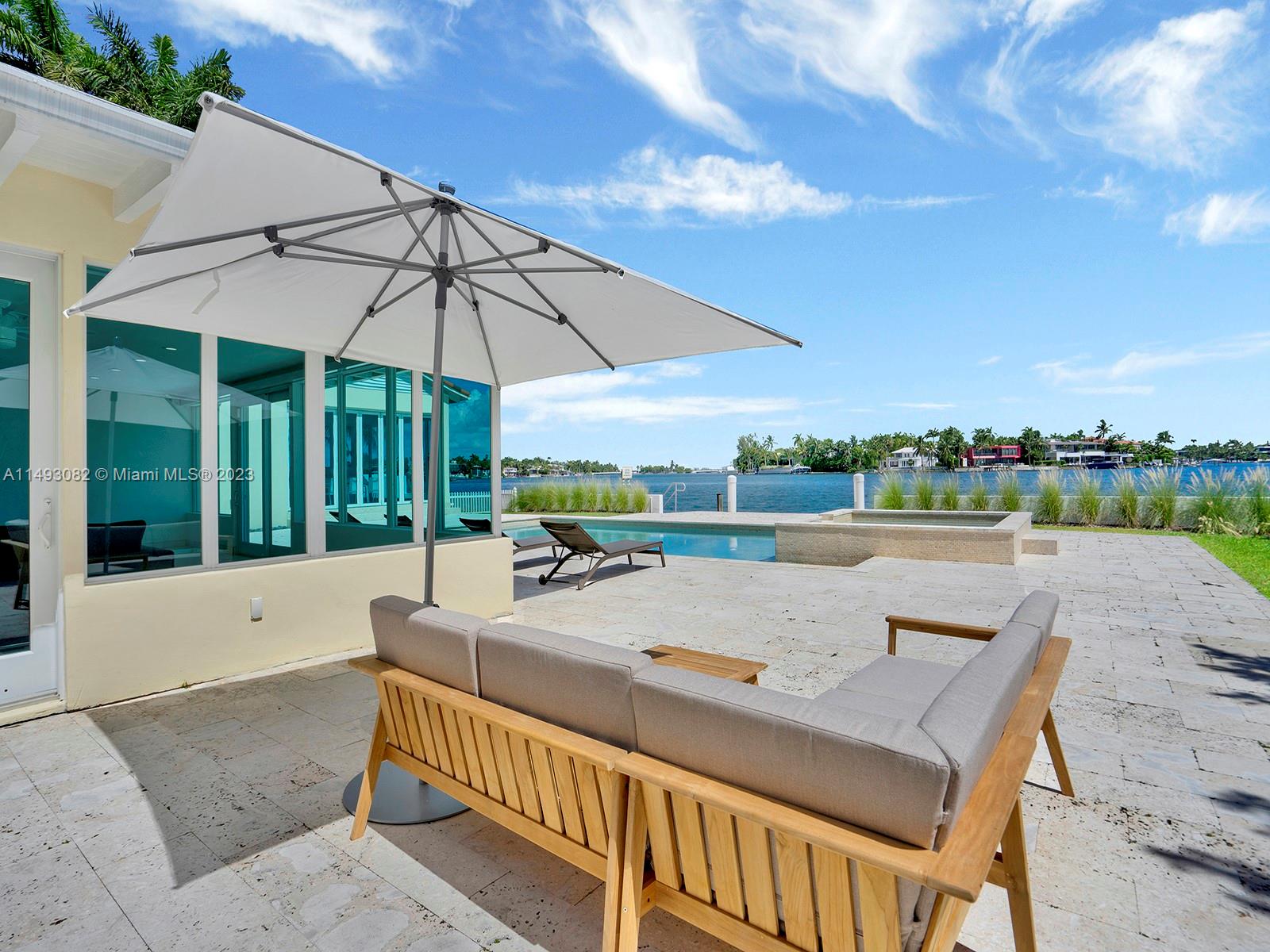 HIBISCUS ISLAND - Land