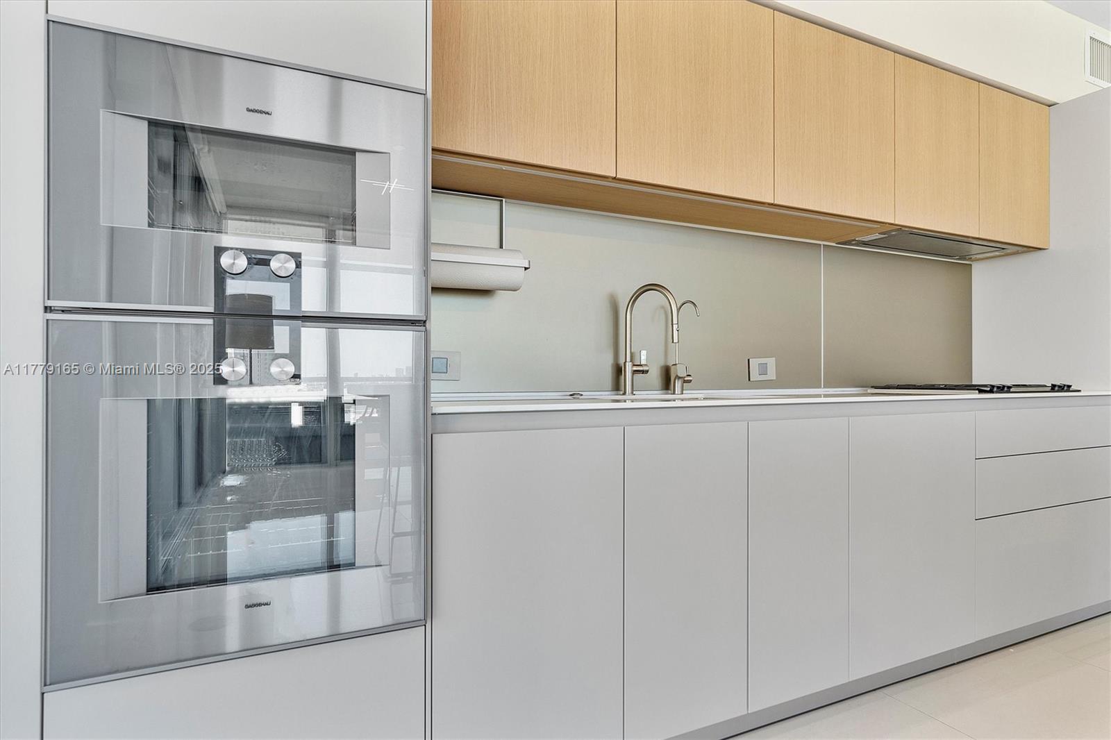 3737 Collins Ave S-804