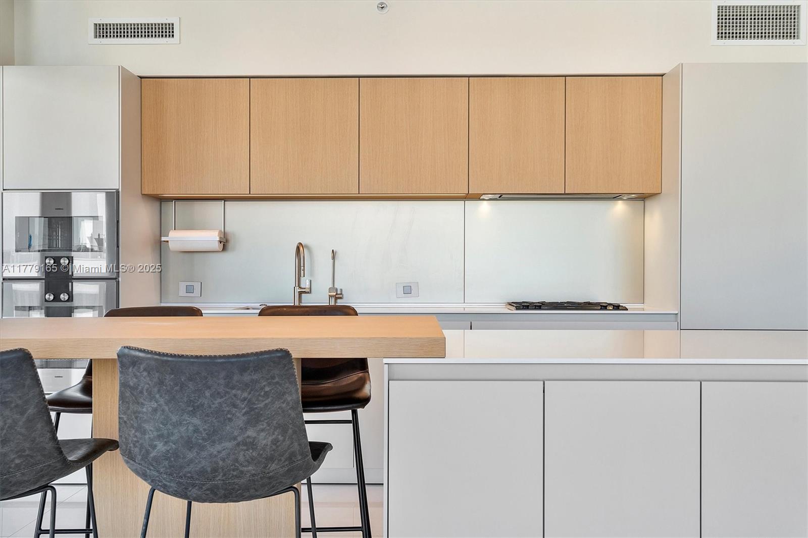 3737 Collins Ave S-804