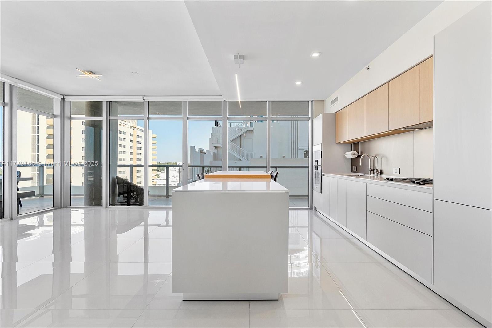 3737 Collins Ave S-804