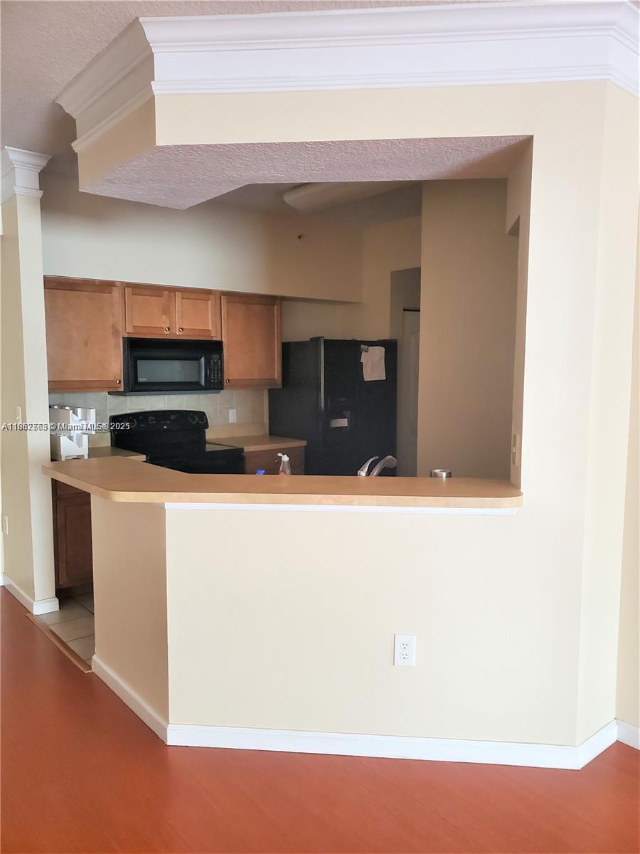MEZZANO CONDO - Residential Lease