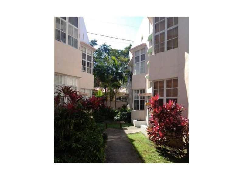 Charming 1bed/1bath Art Deco condo apt.just steps from Espanola Way, Lincoln Road and the Beach. Apt. comes with hardwood floors, central AC, washer/dryer in unit, brand new e-range stove and oven. Excellent locations!