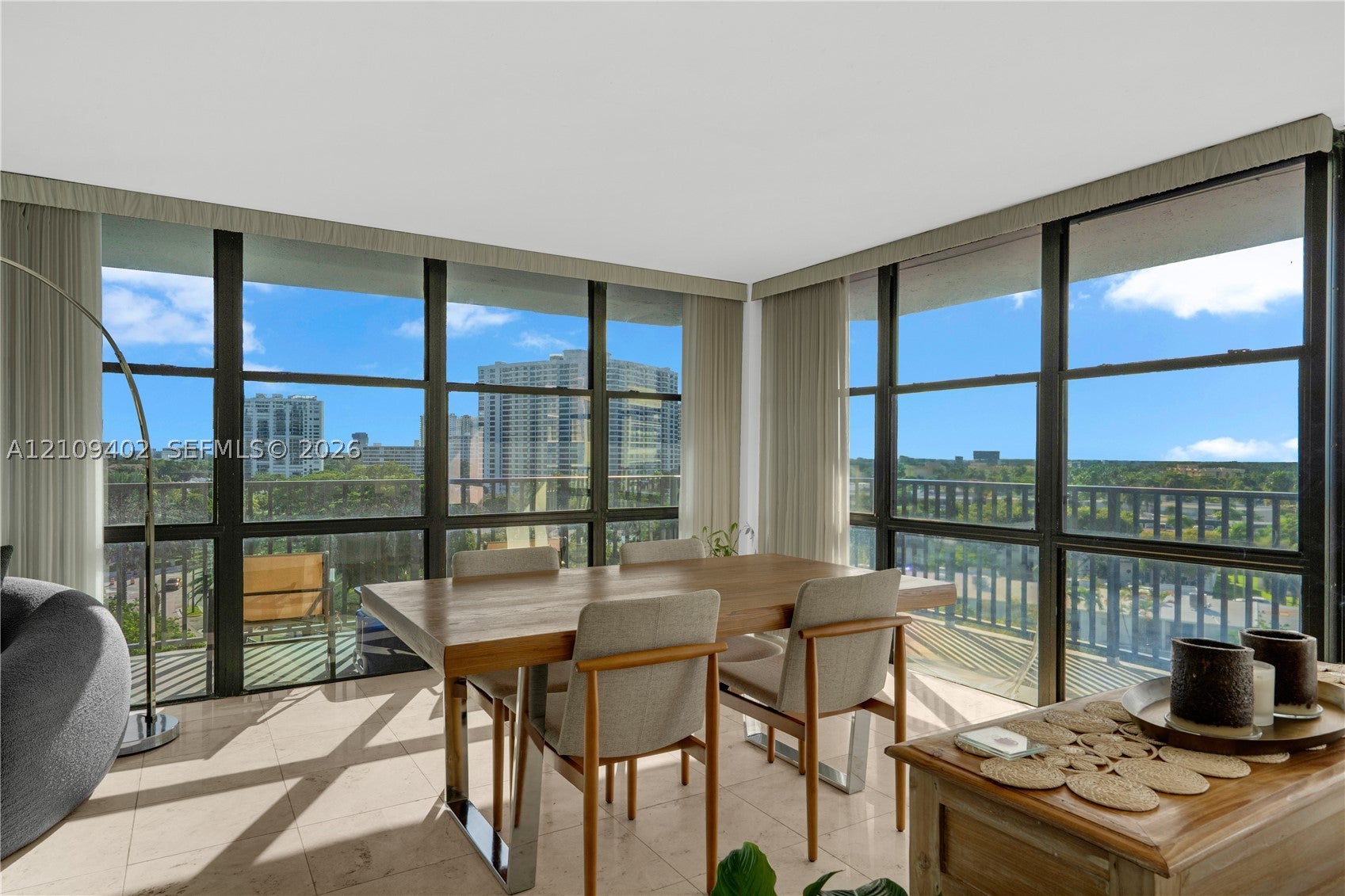 800 Parkview Dr 831