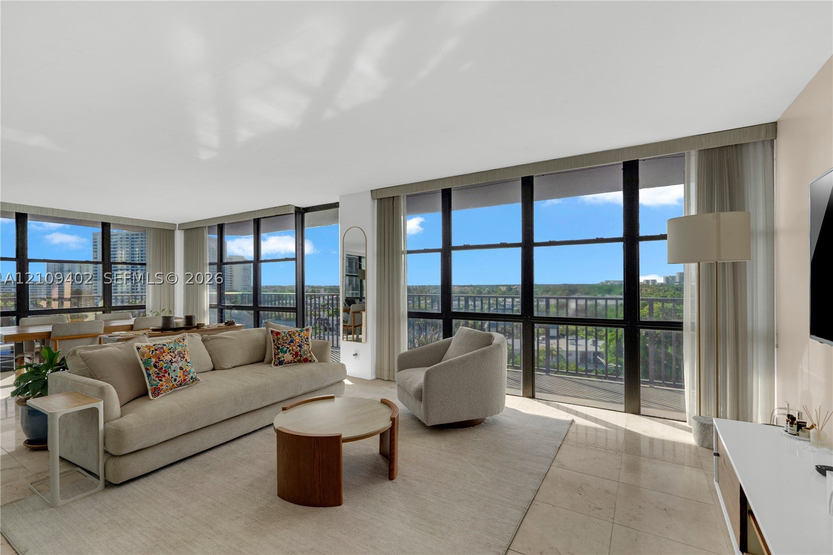 800 Parkview Dr 831