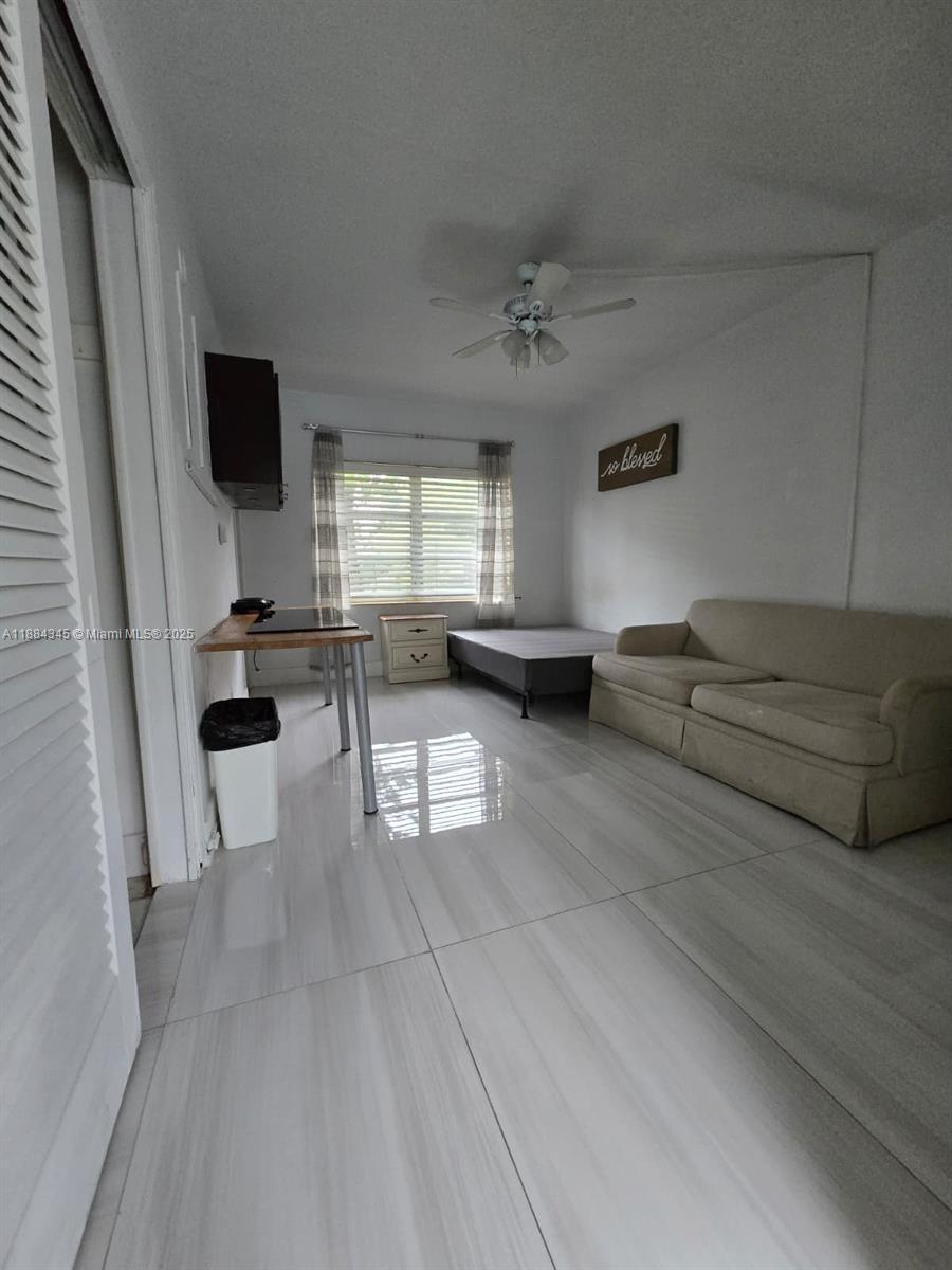 DANIA BEACH - Residential Lease