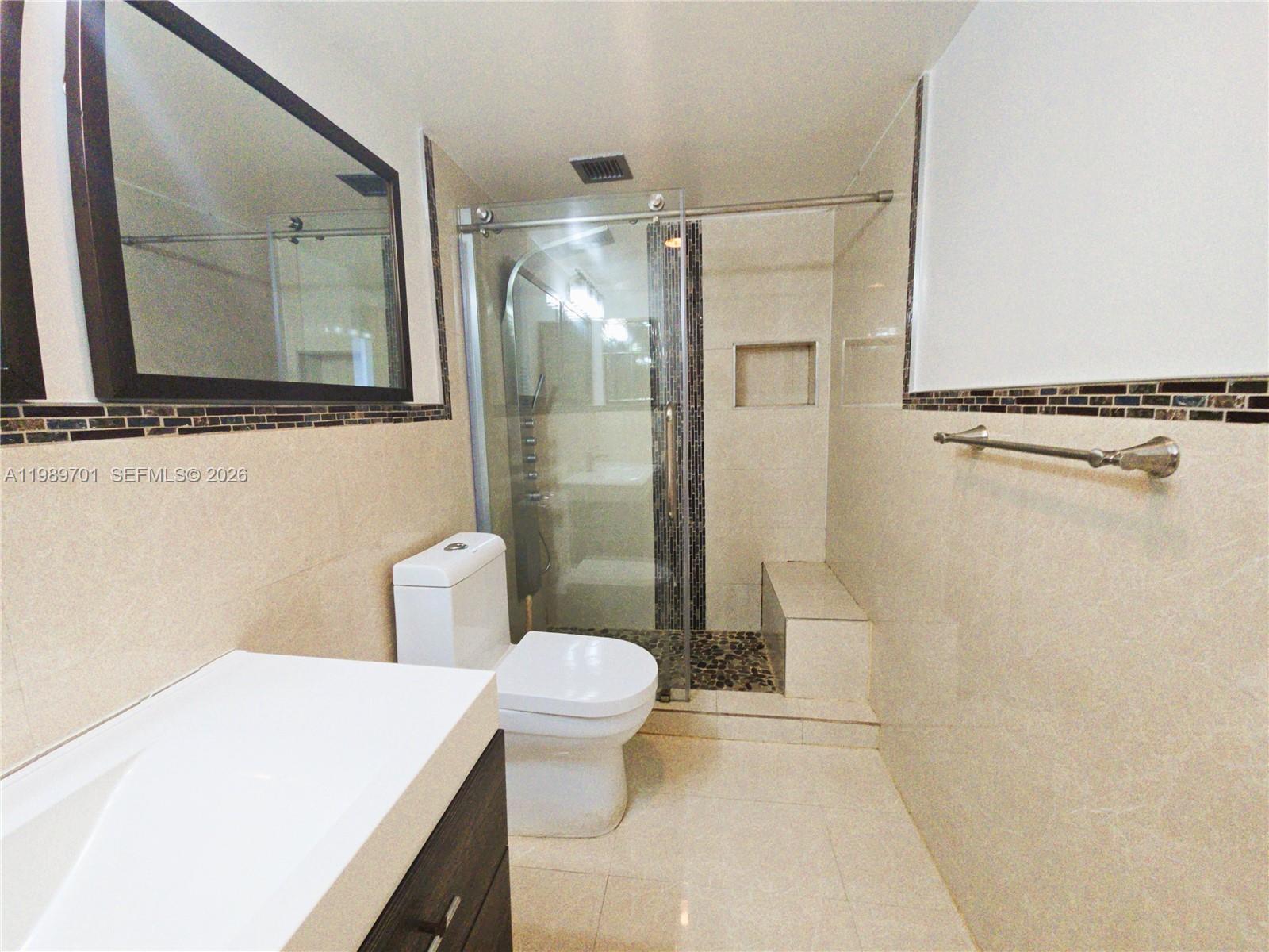 2851 NE 183rd St 905E