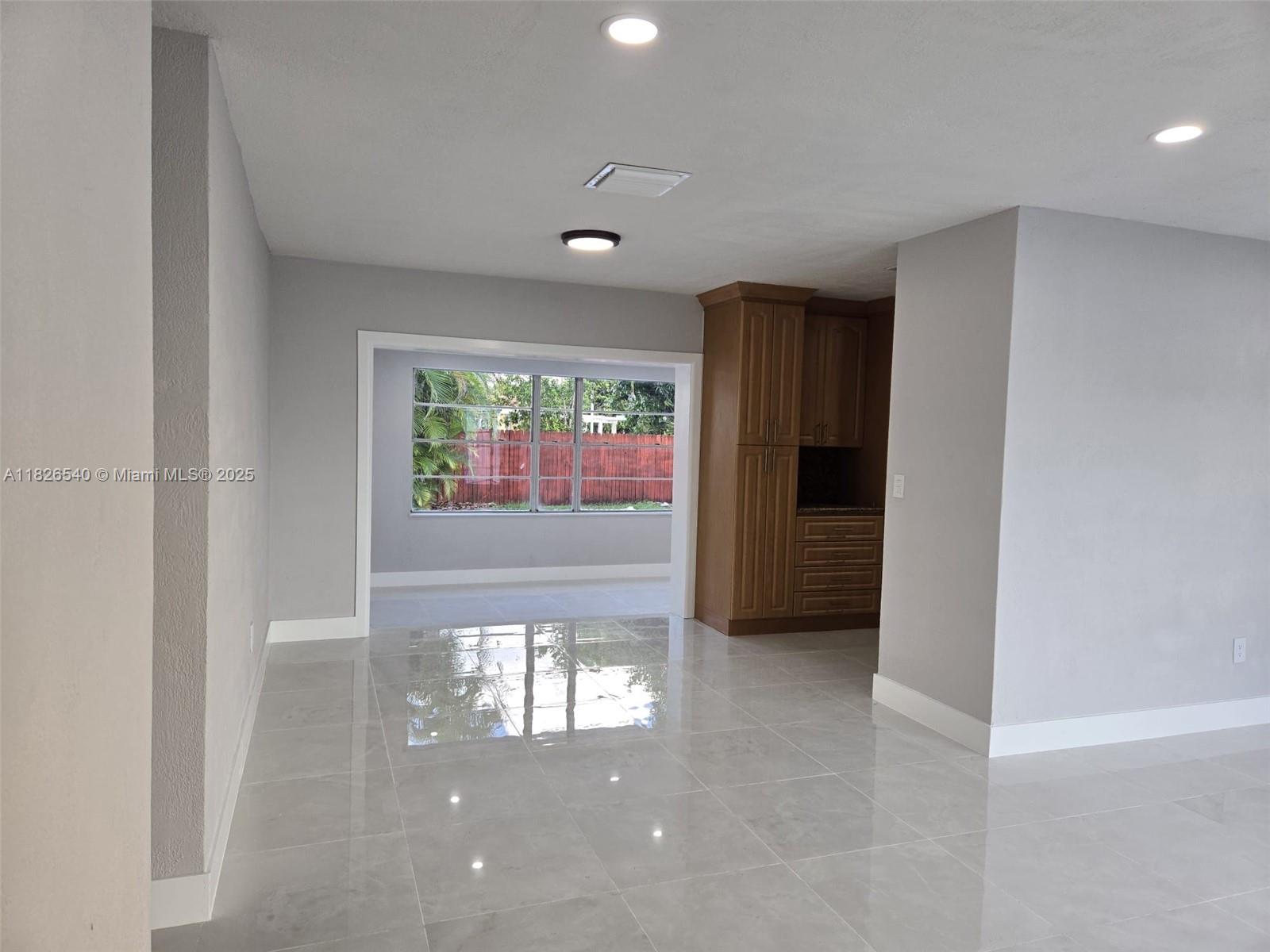 954 W 72nd Pl
