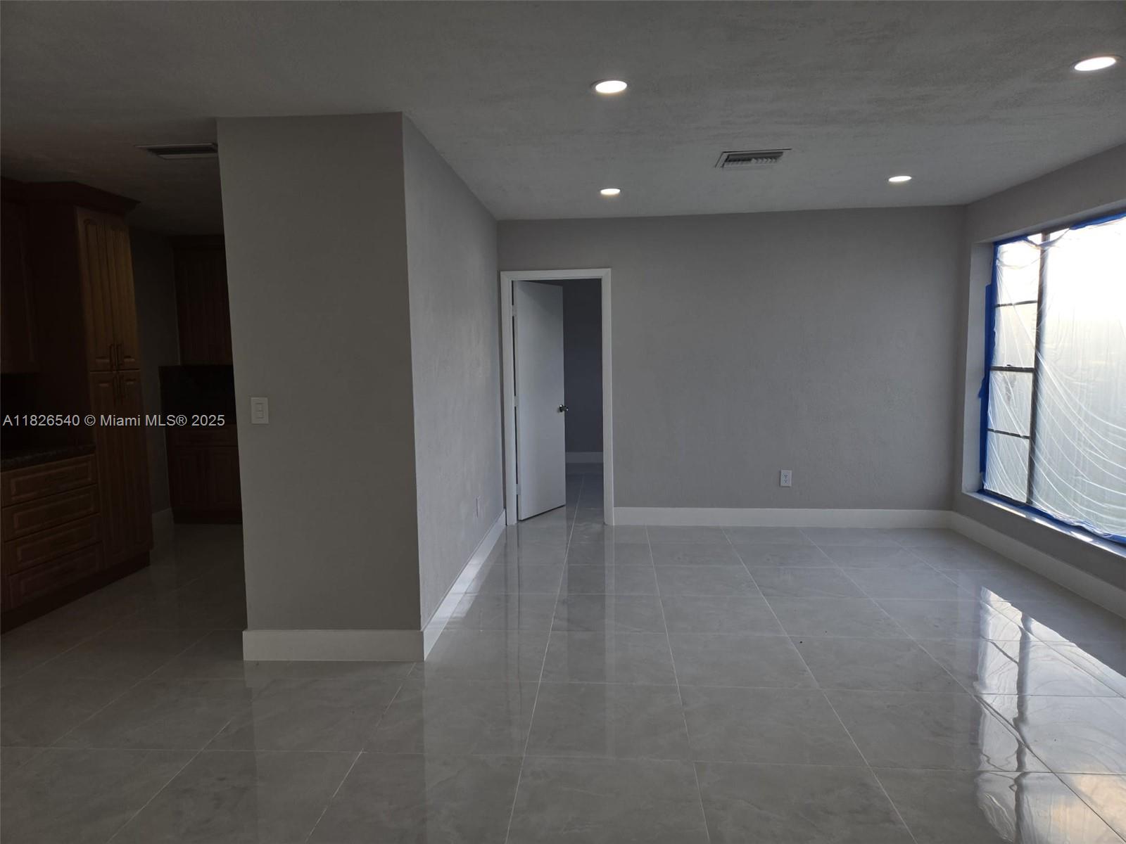 954 W 72nd Pl