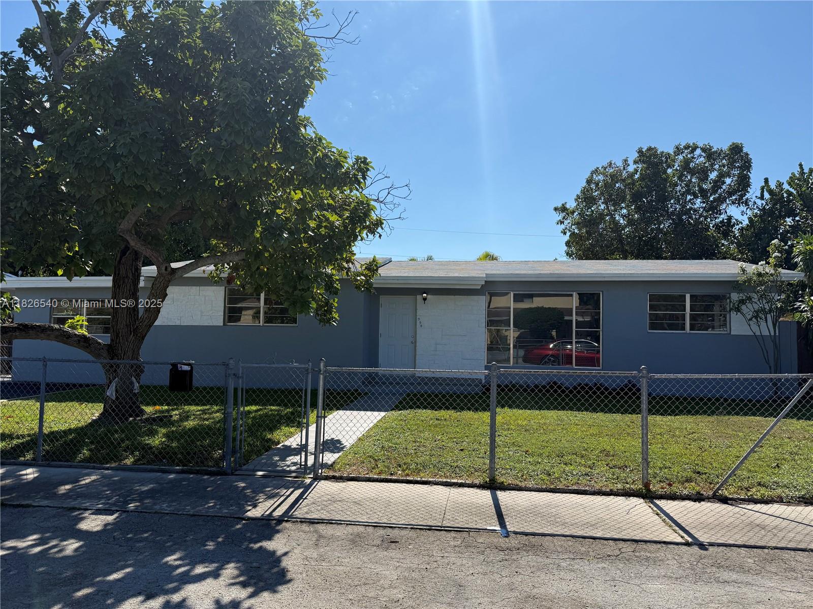954 W 72nd Pl