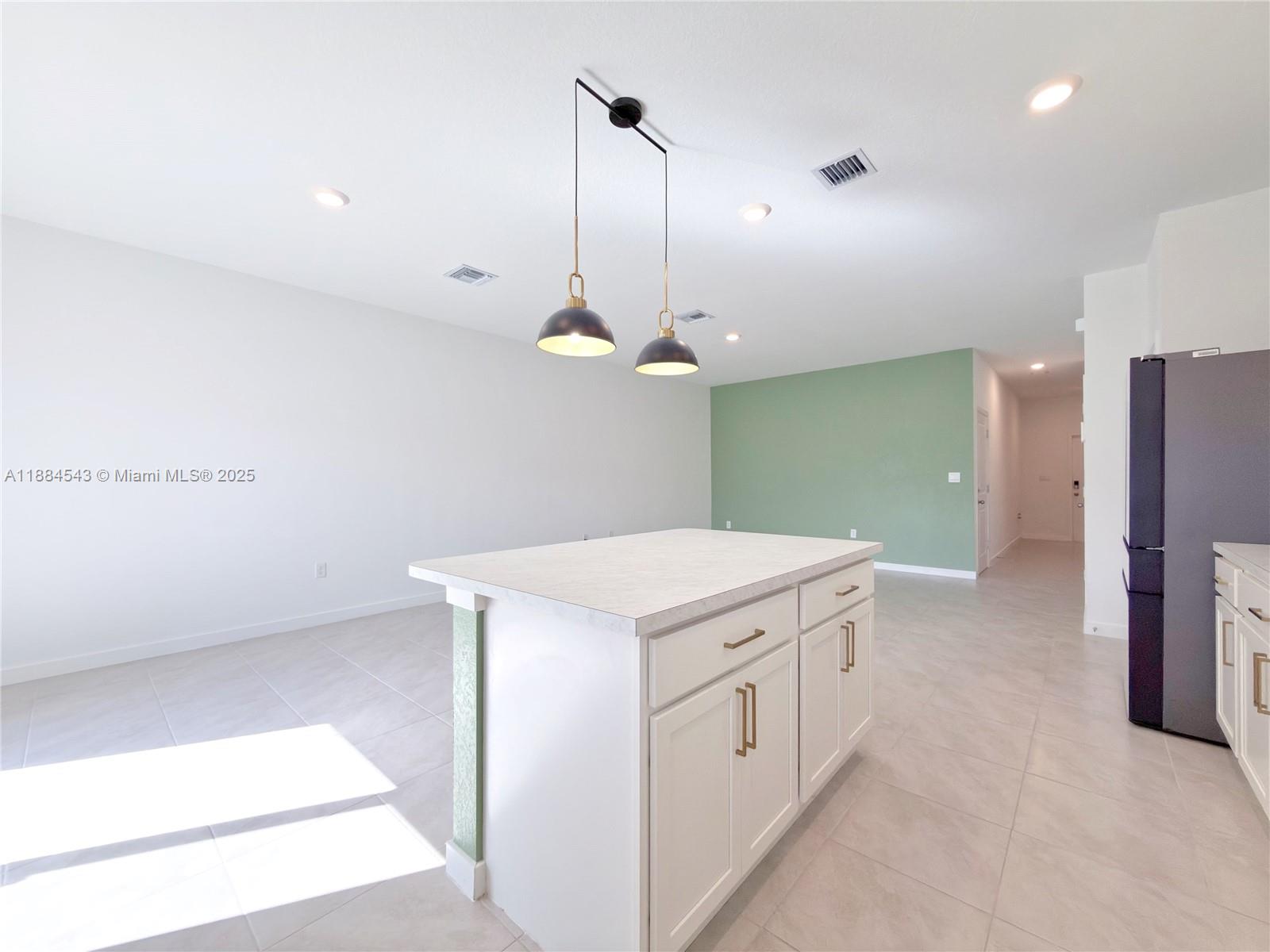 HIGHLAND OAKS - Residential