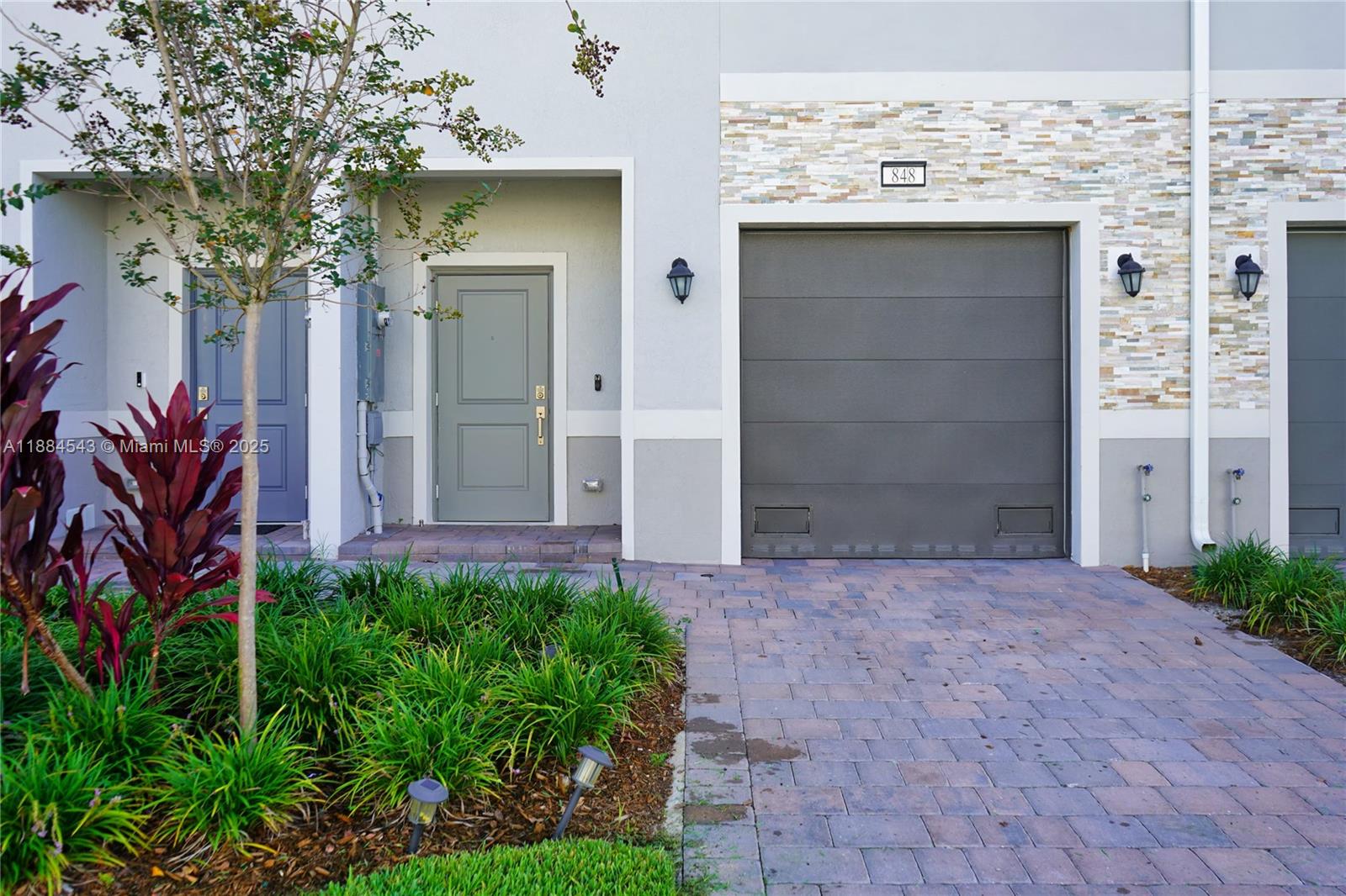 HIGHLAND OAKS - Residential