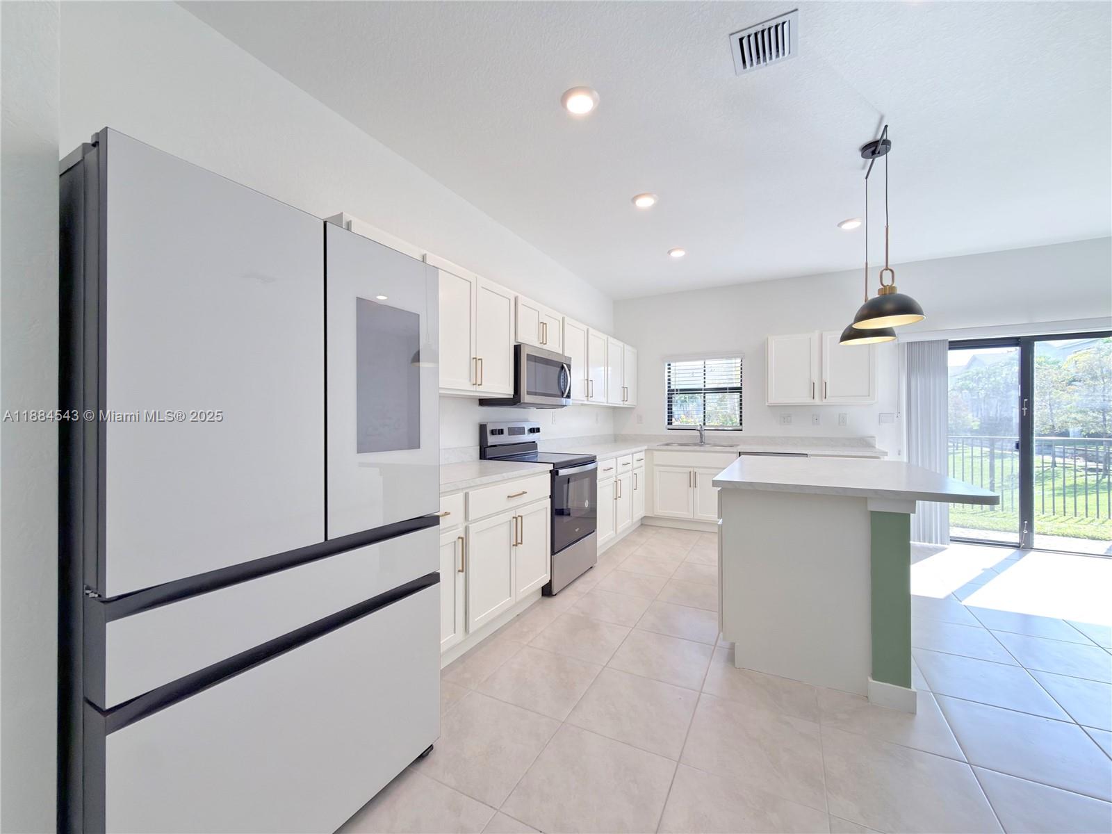 HIGHLAND OAKS - Residential