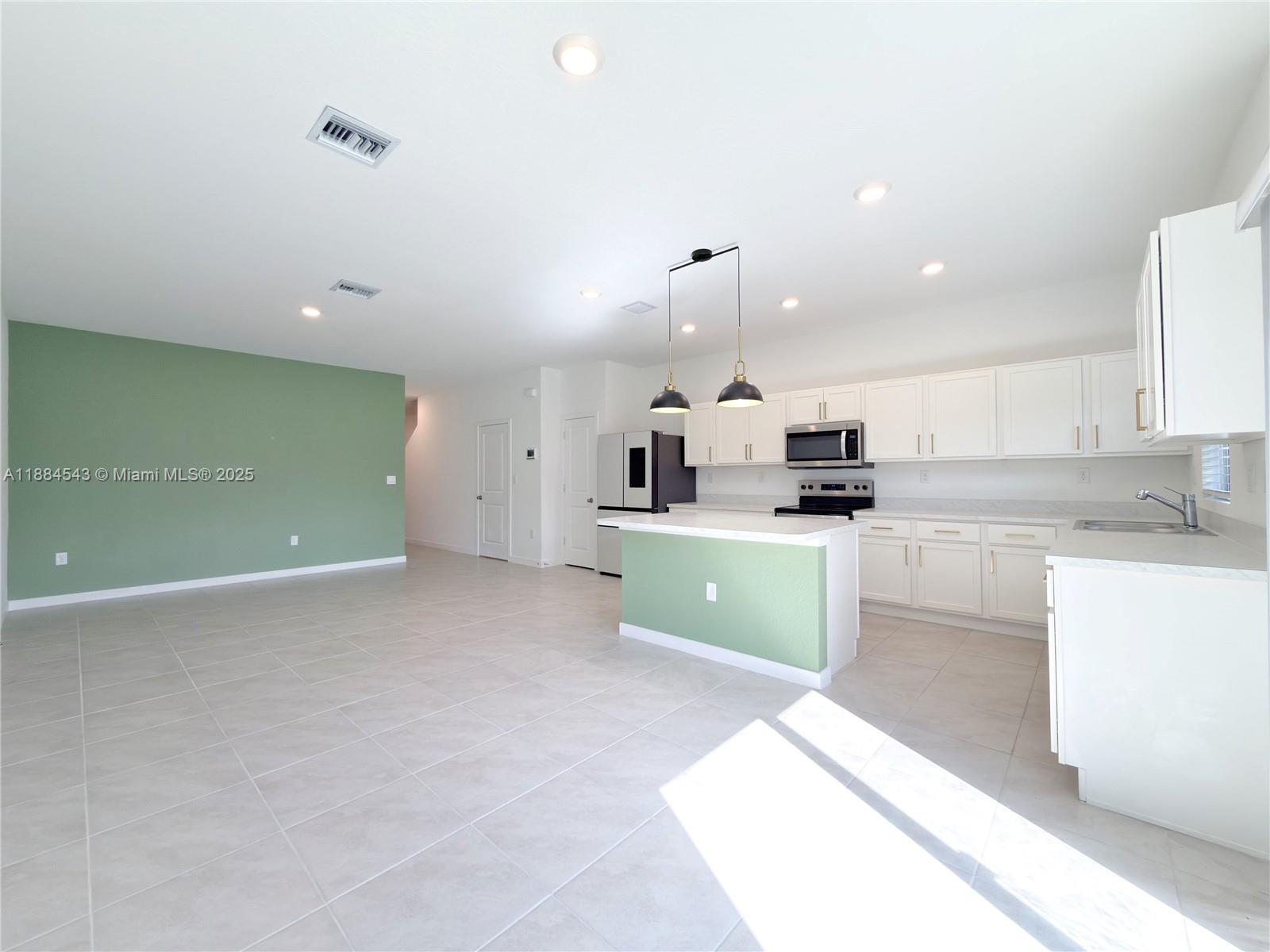 HIGHLAND OAKS - Residential