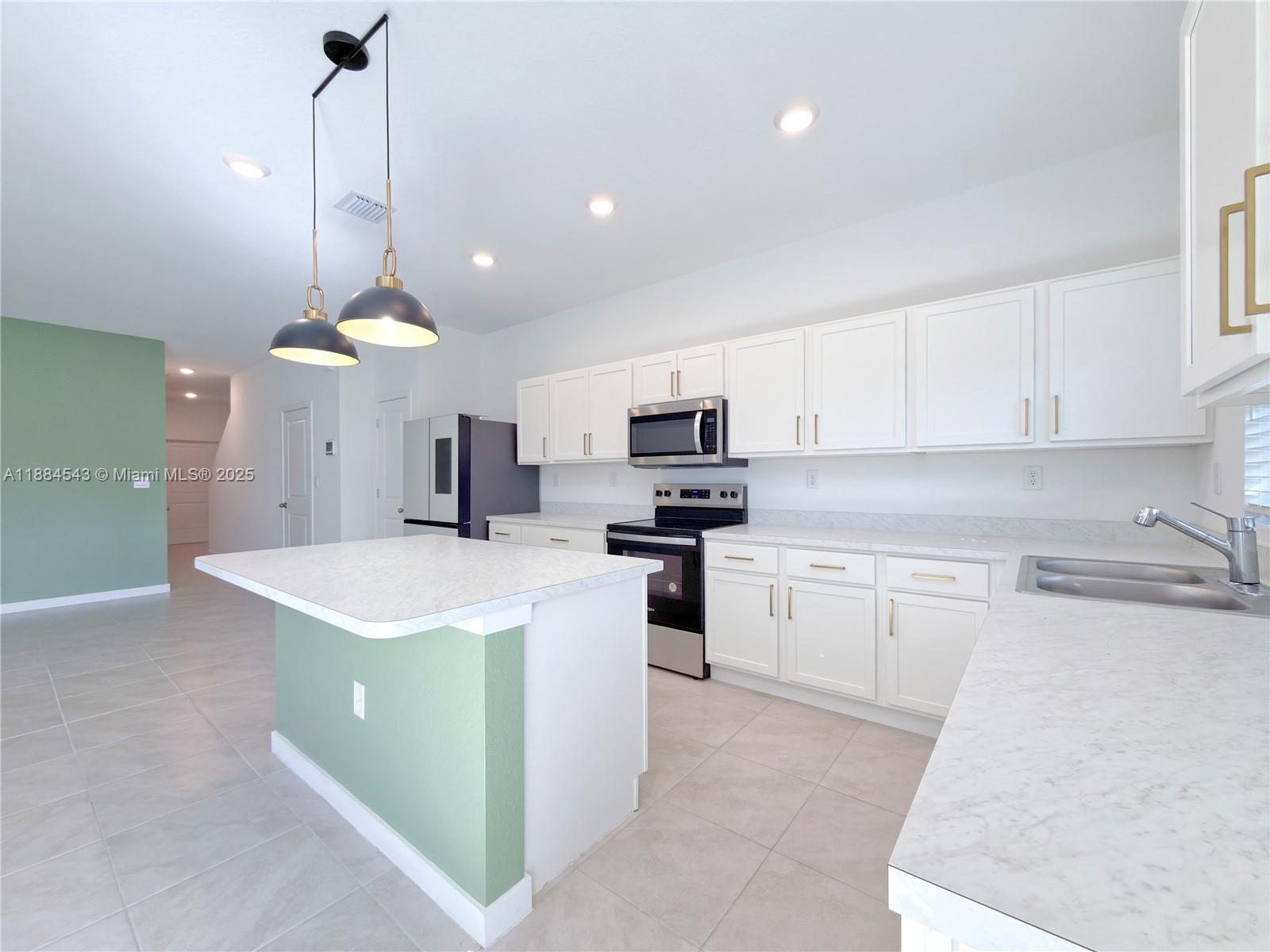 HIGHLAND OAKS - Residential