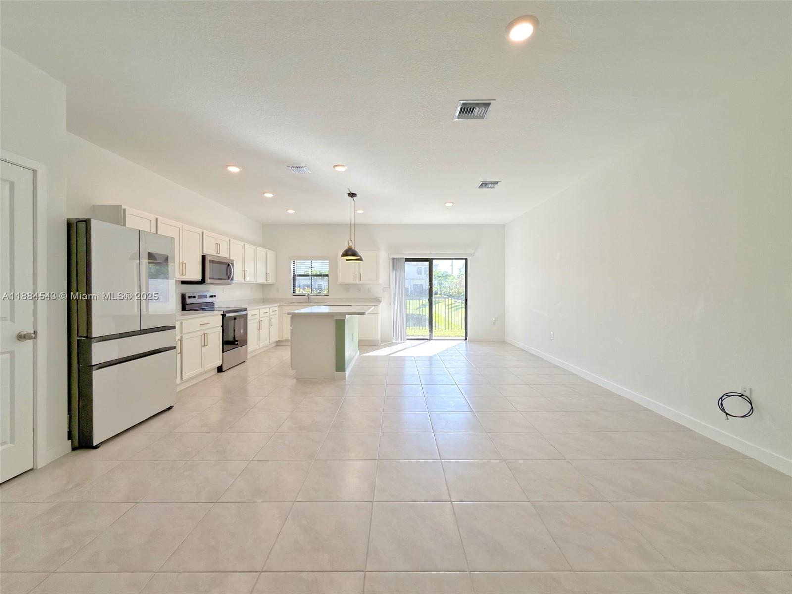 HIGHLAND OAKS - Residential