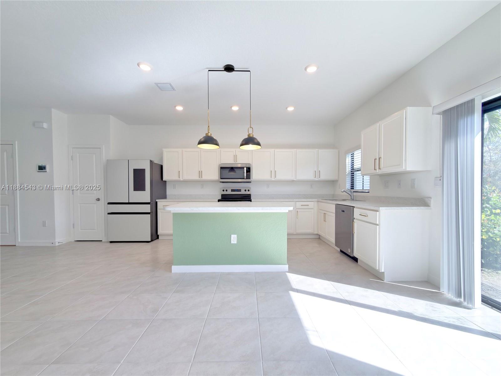 HIGHLAND OAKS - Residential