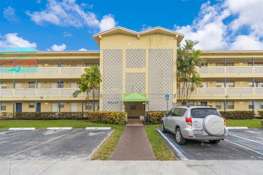 Spacious unit in San Souci, 1,224 SF of living space. Beautifully renovated, featuring 2 bedrooms, 2 baths. Porcelain floors all throughout the unit, custom kitchen with stainless steel appliances, updated baths, and custom closets. Prime location walkable distance to the gym, parks, stores, beaches, and restaurants. Easy to show. 2 parking spaces. Cash Only!