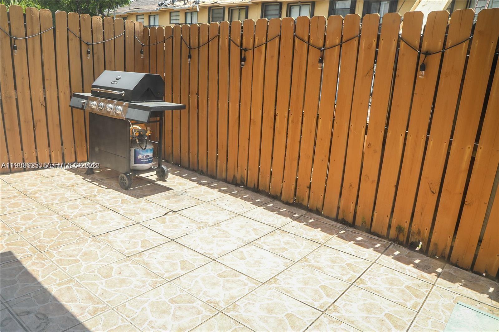 KENDALE WOODS NORTH CONDO - Residential