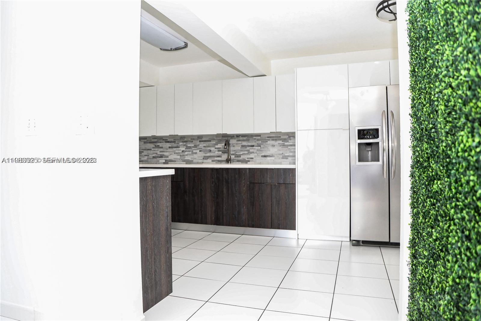 KENDALE WOODS NORTH CONDO - Residential